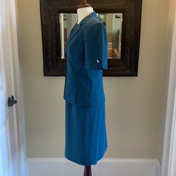 Ladies 2 piece Kasper Size 4 Dress Suit - Picture 2 of 5